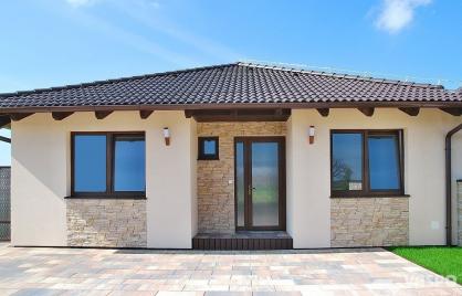 Családi ház tervezés Budapest új kertvárosi részén, energiatakarékos megoldásokkal, könnyűszerkezetes vagy tégla opcióval, modern műszaki tartalommal.